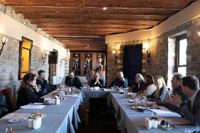 izmir-sehir-tiyatrolari-danisma-kurulu-toplandi.jpg