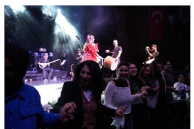 ogretmenlere-muzik-ziyafetiyle-24-kasim-tesekkuru.jpg