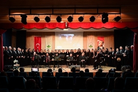 osmangazide-ulu-onder-sevdigi-turkulerle-anildi.jpg