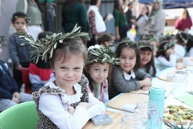 sakranda-6-geleneksel-zeytin-kirma-senligi-duzenlendi.jpg