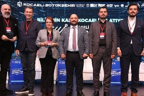 yapay-zeka-caginda-tum-konular-masaya-yatirildi.jpg