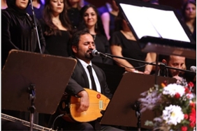 bedia-akarturkten-buyuksehir-korosuna-yeni-yil-surprizi.jpg
