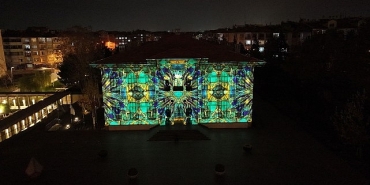 konya-buyuksehir-tas-binanin-tarihi-siluetinde-video-mapping-gosterisi-baslatti.jpg