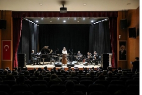 33-adalet-ve-demokrasi-haftasi-fide-koksal-konseriyle-sona-erdi.jpg