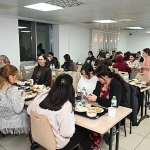 baskan-kocaman-iftar-sofrasinda-ogrencilerle-bulustu.jpg
