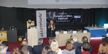 konakta-felsefe-ve-bilim-festivaline-yogun-ilgi.jpg
