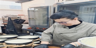 meslek-fabrikasi-ile-altin-bilezigi-takti-hollandada-pastaci-oldu.jpg