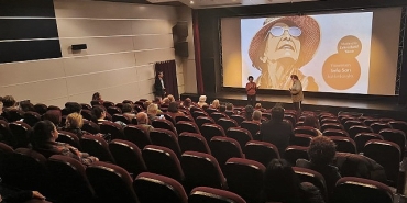 niluferde-inceliklerin-sairi-gulten-akin-anildi.jpg