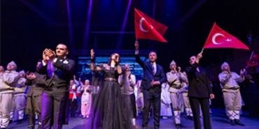 uyan-memet-canakkale-ruhunu-sahneye-tasidi.jpg