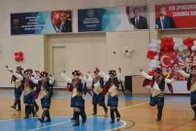 edremitte-23-nisan-coskuyla-kutlandi.jpg