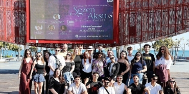 erasmuslu-genclerden-mini-konser.jpg