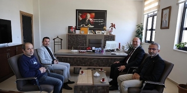 geyve-belediye-baskani-selcuk-yildizdan-okullara-moral-ziyareti-ogretmenlere-gul-ogrencilere-basari-dilegi.jpg