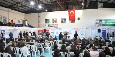 inegolde-8-universite-ve-meslek-tanitim-gunleri-basladi.jpg
