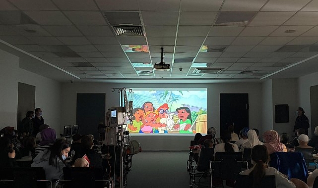 minik-kalpler-gulumsedi-disney-23-nisanda-koc-universitesi-hastanesinde-tedavi-goren-cocuklara-nese-dolu-anlar-yasatti.jpg