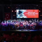 19-mayis-coskusu-balcovada-meydanlardan-sahnere-tasti.jpg