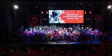 19-mayis-coskusu-balcovada-meydanlardan-sahnere-tasti.jpg