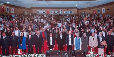 ahmet-ozhan-konseri-ve-soylesi-programi-yogun-katilimla-gerceklesti.jpg