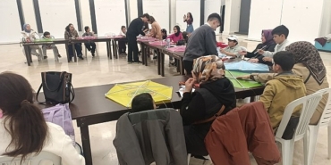 anneler-gunune-ozel-ucurtmalarini-hazirladilar.jpg