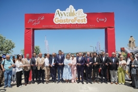 ayvalik-gastrofest-coskulu-basladi.jpg