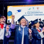 balcovada-mezuniyet-coskusu-3-yas-universitesinde-kepeler-umuda-atildi.jpg