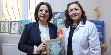 baskan-koymen-anneler-gunu-kutlama-programina-katildi.jpg