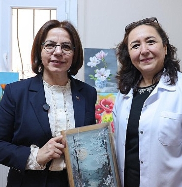 baskan-koymen-anneler-gunu-kutlama-programina-katildi.jpg