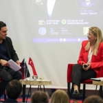 baskan-ovalioglu-universitelilerle-bulustu.jpg