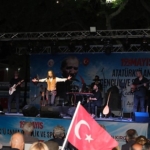 dikilide-19-mayis-coskusu-meydanlara-tasti.jpg