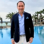 dunya-turizm-ve-mice-sektorunun-en-prestijli-etkinliklerini-duzenleyen-dream-project-ceosu-ve-yonetim-kurulu-uyesi-volkan-atamandan-cesme-icin-marka-destinasyon-mesaji.jpg