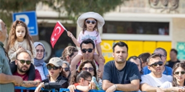 izmirde-19-mayis-coskusu.jpg