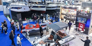 mast-izmir-boat-showa-ziyaetci-akini-suruyor.jpg