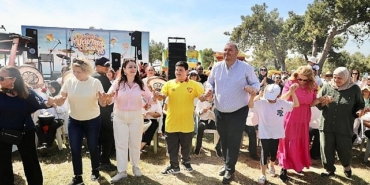 menderes-ucurtmalarla-rengarenk.jpg