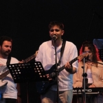 menemende-festival-coskusu-yagmur-dinlemedi.jpg