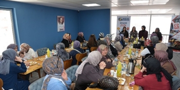 ozel-bireylerin-annelerine-anlamli-kutlama.jpg