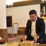 rasim-baskan-kitap-kurdu-eymen-aciki-belediyede-agirladi.jpg