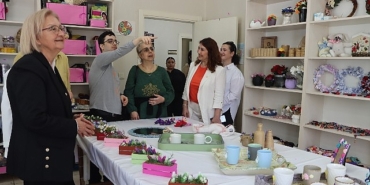ureten-engelliler-merkezinde-yil-sonu-sergisi-acildi.jpg