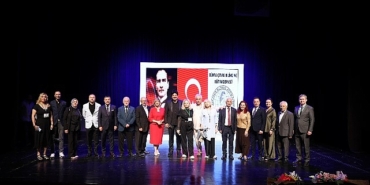 2-yuzyil-cumhuriyet-odulleri-sahiplerini-buldu.jpg