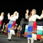 6-ulkeden-18-halk-danslari-ekibi-750-dansci-ayvalikta-kultur-koprusu-kurdu.jpg