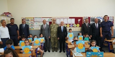 baskan-mesut-ergin-ogrencilerin-karne-sevincine-ortak-oldu.jpg