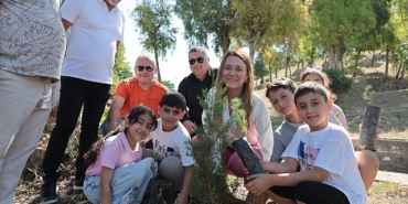 baskan-mutlu-konakli-miniklerle-fidan-dikti.jpg