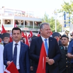 bir-asir-sonra-ayni-meydanda-ayni-cumhuriyet-sevdasiyla.jpg