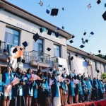 deu-bergama-myoda-mezuniyet-coskusu.jpg