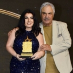 ebru-toruna-odulunu-halil-ergun-verdi.jpg