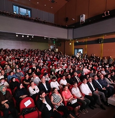 genc-akademiden-goz-dolduran-gece.jpg
