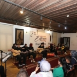 inegol-belediyesinin-gitar-kursu-kursiyerleri-sertifikalarini-aldi.jpg