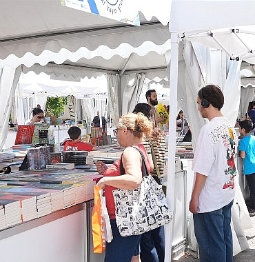 kadikoy-kitap-gunleri-basladi.jpg