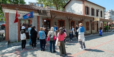karsiyaka-belediyesinin-ucretsiz-kultur-rotasi-turlarina-buyuk-ilgi.jpg
