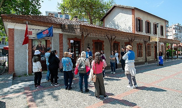 karsiyaka-belediyesinin-ucretsiz-kultur-rotasi-turlarina-buyuk-ilgi.jpg