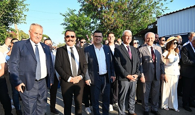 manisa-buyuksehir-belediyesi-heyeti-guzelyurt-portakal-festivaline-katildi.jpg