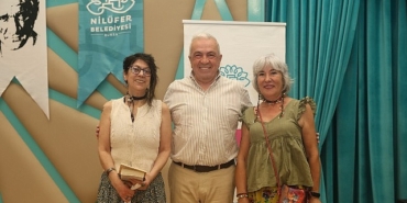 niluferli-kadinlar-yilin-yazarini-siirleri-ile-andi.jpg